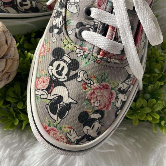 Vans X Disney Minnie Mouse Digi Rose Sneakers - Picture 2 of 12